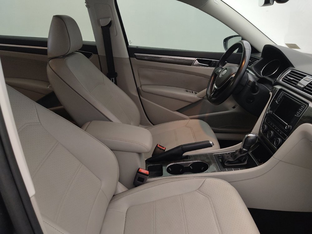 Used 2018 Volkswagen Passat 2.0T SE FWD image 21