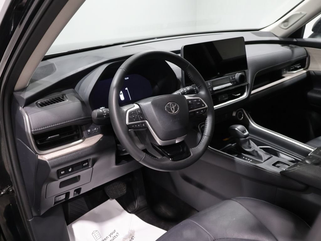 Used 2024 Toyota Grand Highlander AWD image 16