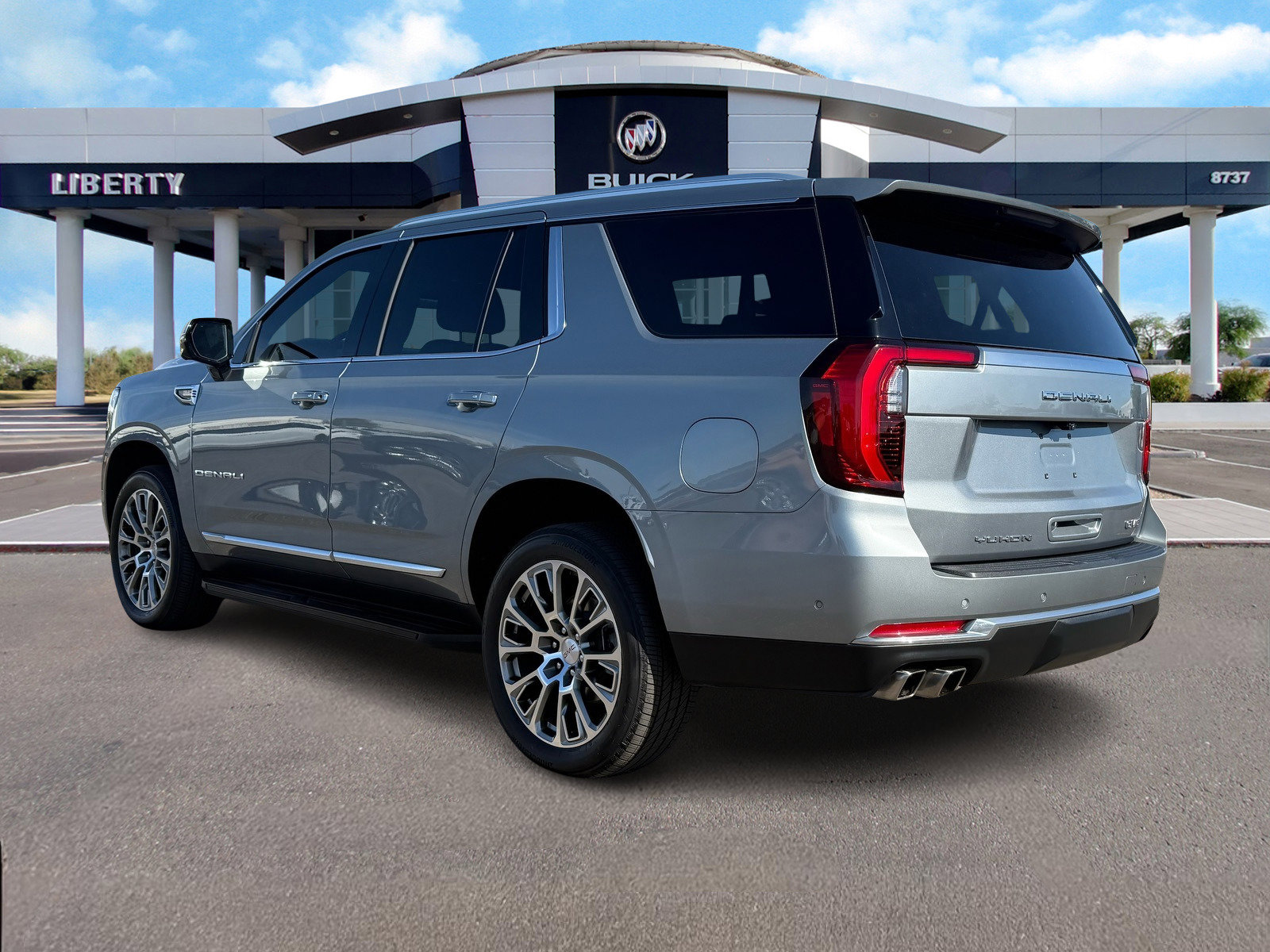 Used 2025 GMC Yukon Denali image 5