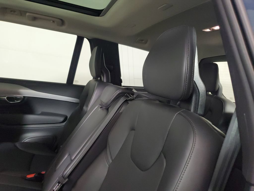 Used 2025 Volvo XC90 B5 Core AWD/4WD image 14