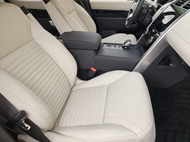 Used 2025 Land Rover Discovery S image 14