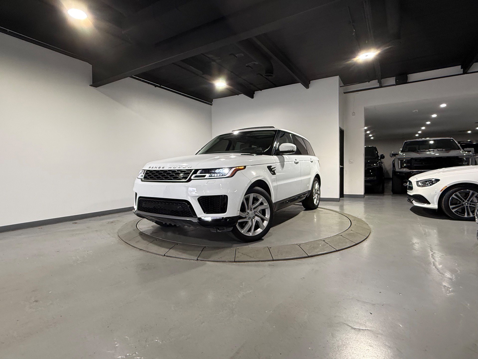 Used 2018 Land Rover Range Rover Sport HSE AWD/4WD image 5