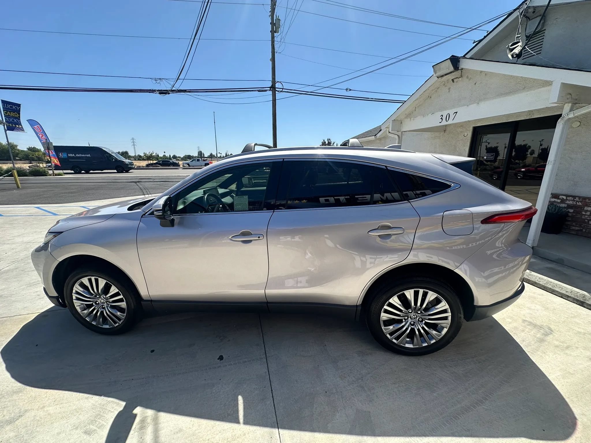 Used 2021 Toyota Venza XLE AWD/4WD image 8