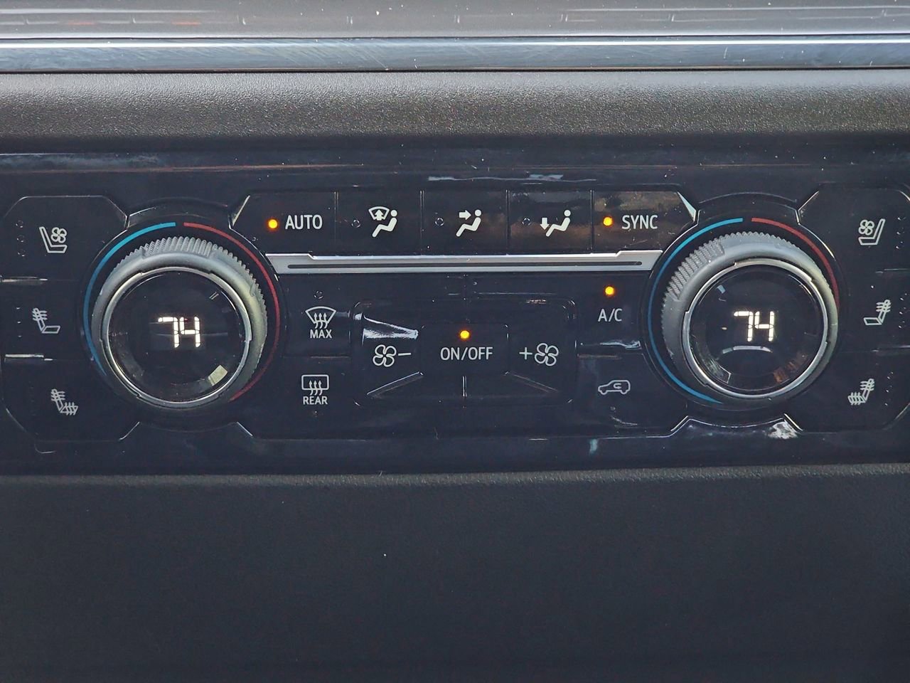 Certified 2024 Chevrolet Silverado 1500 High Country w/ Technology Package image 25