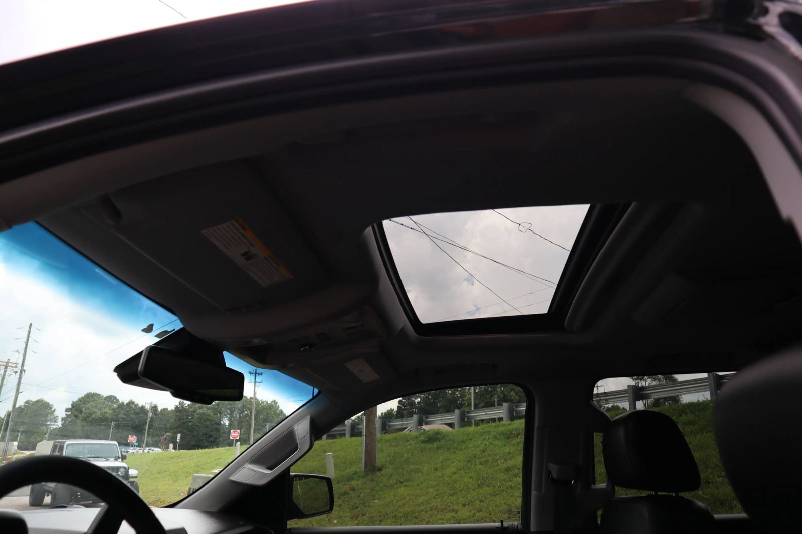 Used 2015 Chevrolet Suburban LTZ RWD image 46