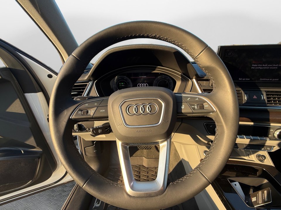 Used 2024 Audi Q5 e Premium w/ Convenience Package image 10