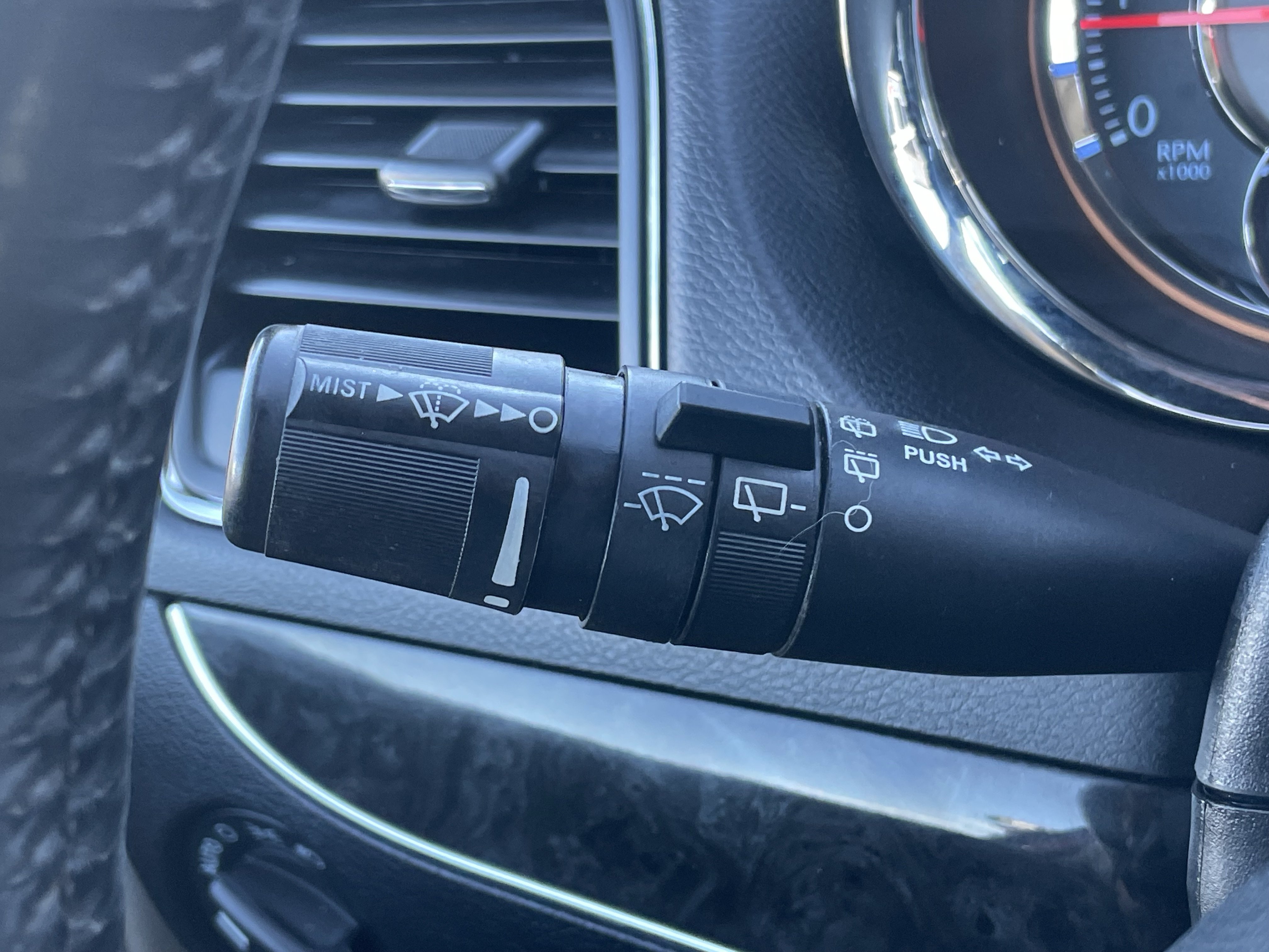 Used 2015 Chrysler Town & Country Touring-L w/ Driver Convenience Group FWD image 18