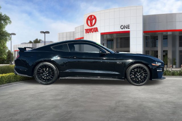 Used 2020 Ford Mustang GT Premium w/ GT Performance Package RWD image 3