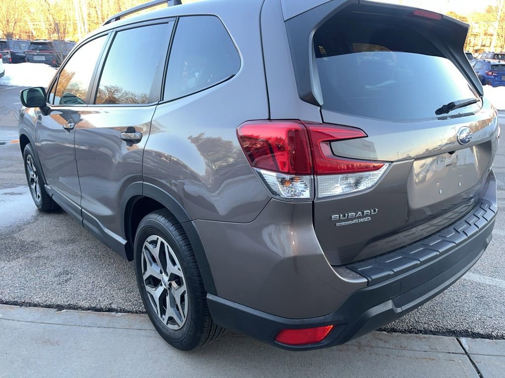 Used 2022 Subaru Forester Premium image 5