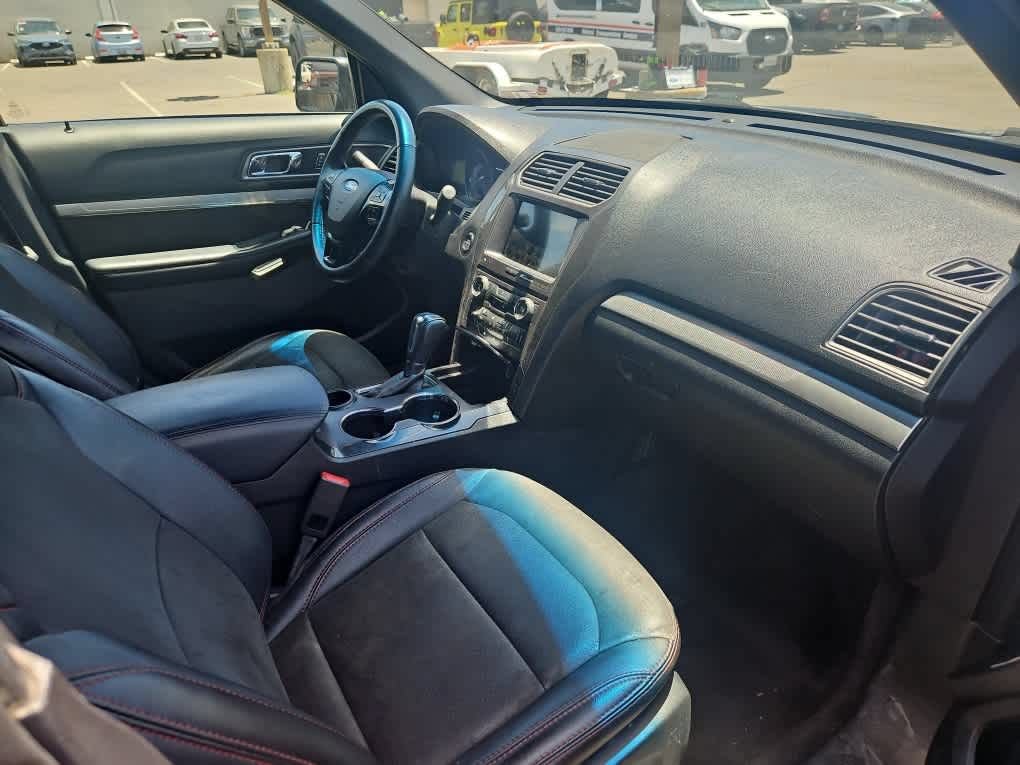 Certified 2018 Ford Explorer XLT w/ Equipment Group 202A FWD image 14