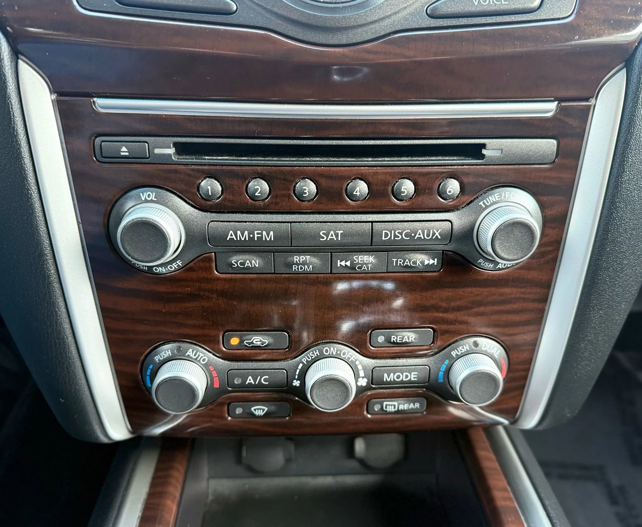 Used 2015 Nissan Pathfinder SL w/ SL Tech Package image 18