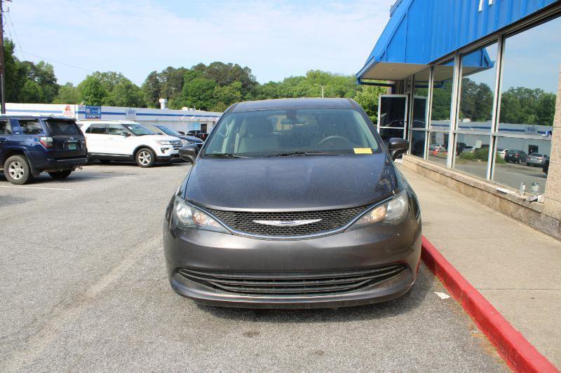 Used 2020 Chrysler Voyager LX FWD image 2