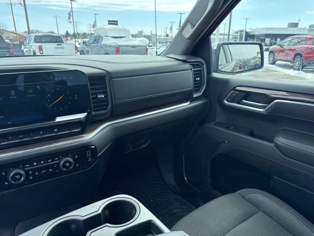 Used 2025 Chevrolet Silverado 1500 LT AWD/4WD image 42
