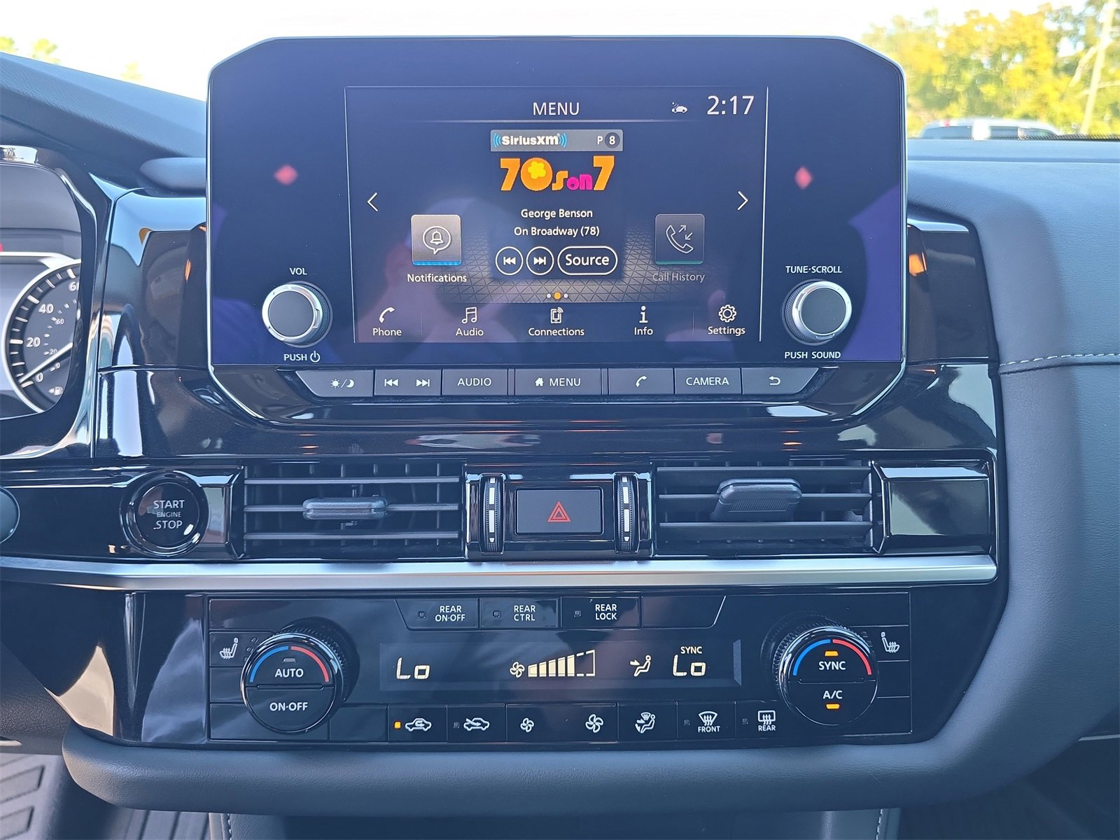 Used 2025 Nissan Pathfinder SV image 17