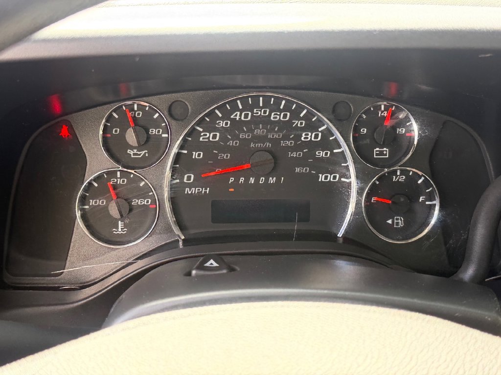 Used 2019 Chevrolet Express 2500 w/ Driver Convenience Package RWD image 22