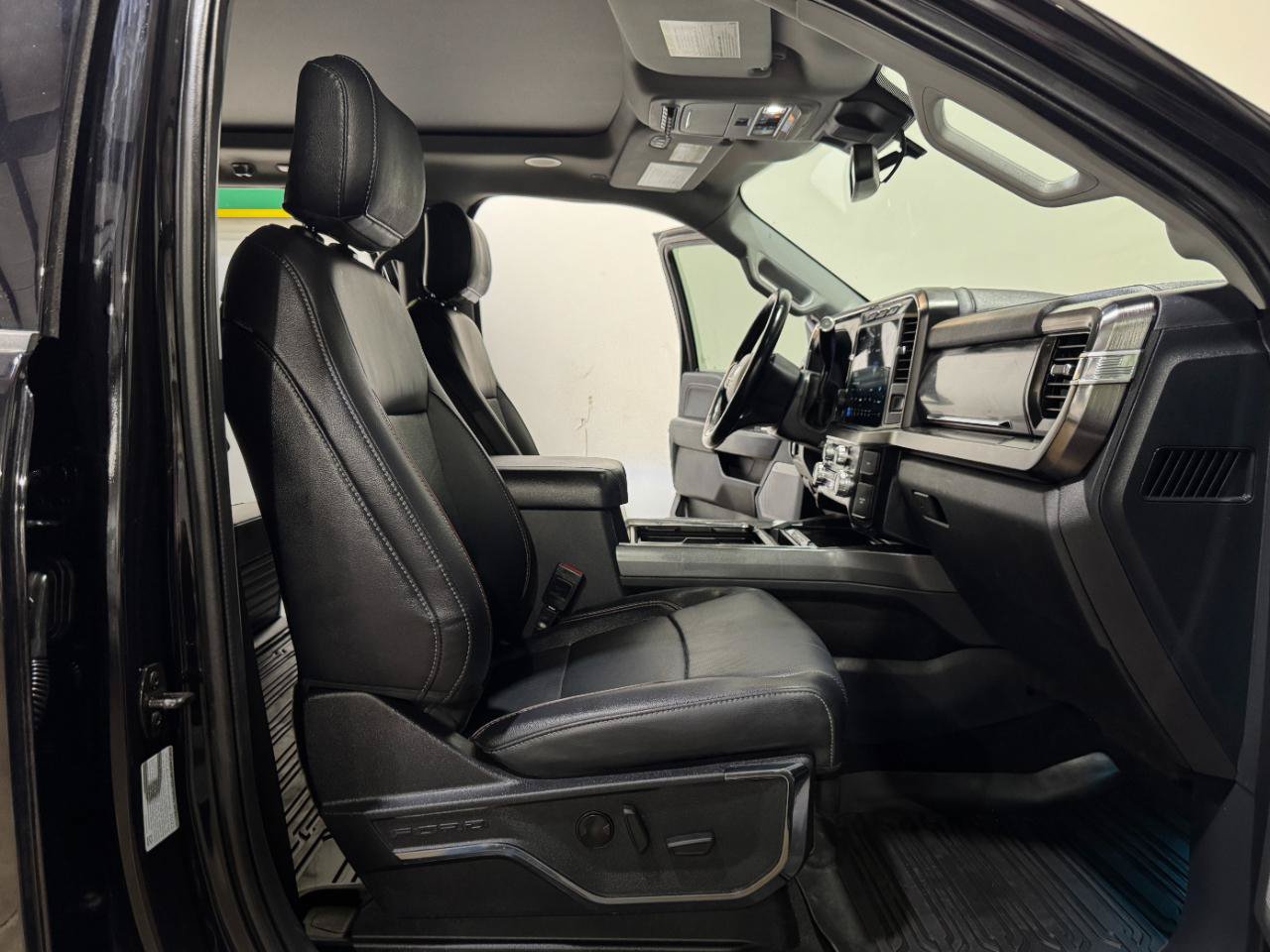 Used 2023 Ford F350 Lariat w/ Lariat Ultimate Package AWD/4WD image 13
