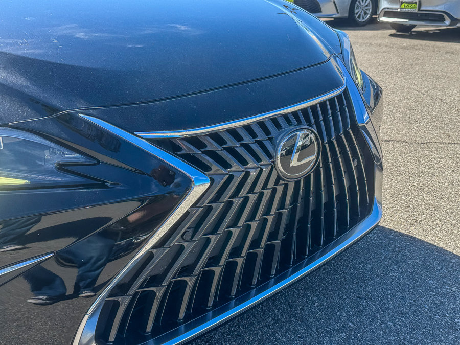 Used 2024 Lexus ES 300h w/ Premium Package FWD image 5