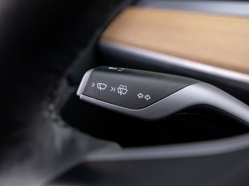 Used 2022 Tesla Model Y Performance AWD/4WD image 19