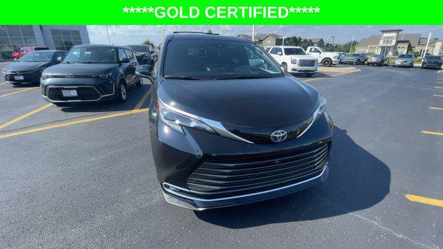 Certified 2025 Toyota Sienna Platinum AWD/4WD image 5
