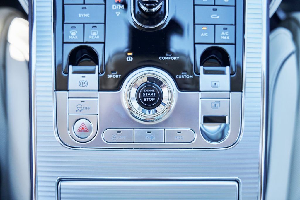 Used 2024 Bentley Flying Spur V8 AWD/4WD image 64