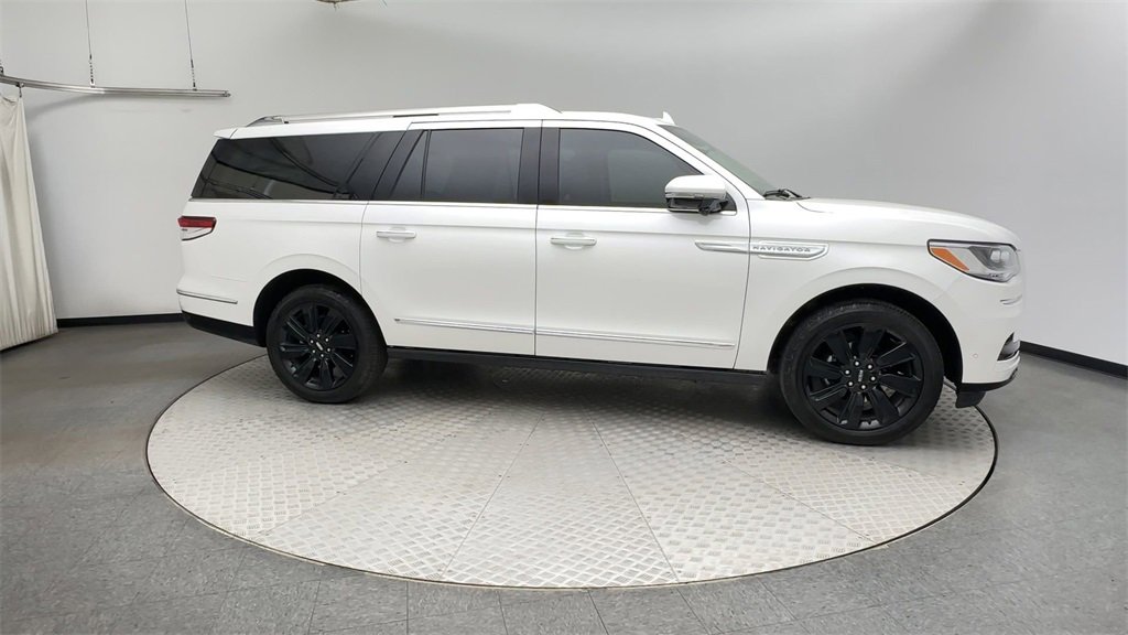 Used 2024 Lincoln Navigator L Reserve image 9