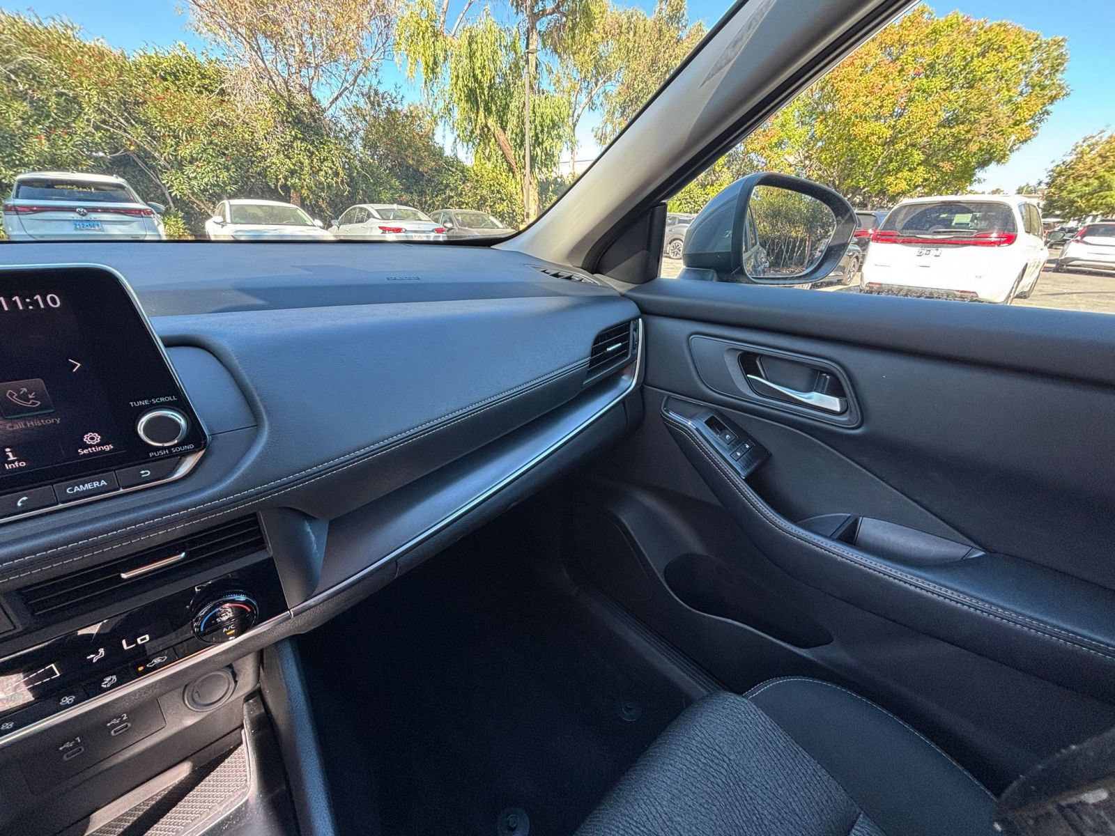 Used 2025 Nissan Rogue SV AWD/4WD image 36
