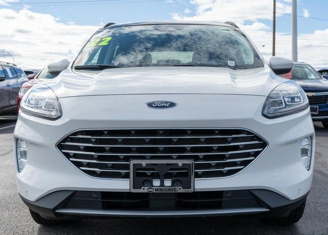 Used 2022 Ford Escape Titanium w/ Class II Trailer Tow Package image 3