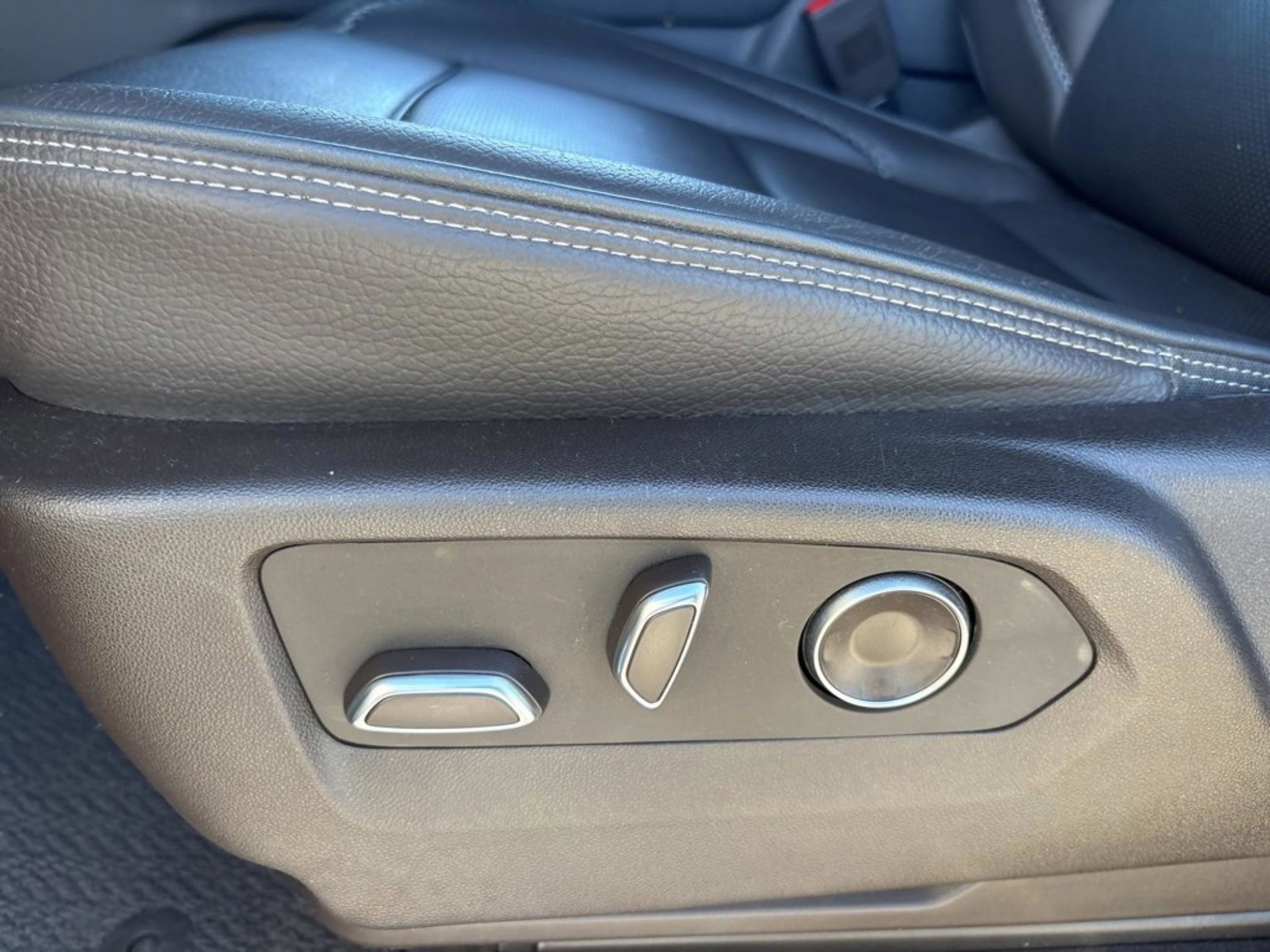 Used 2023 GMC Yukon XL Denali image 29