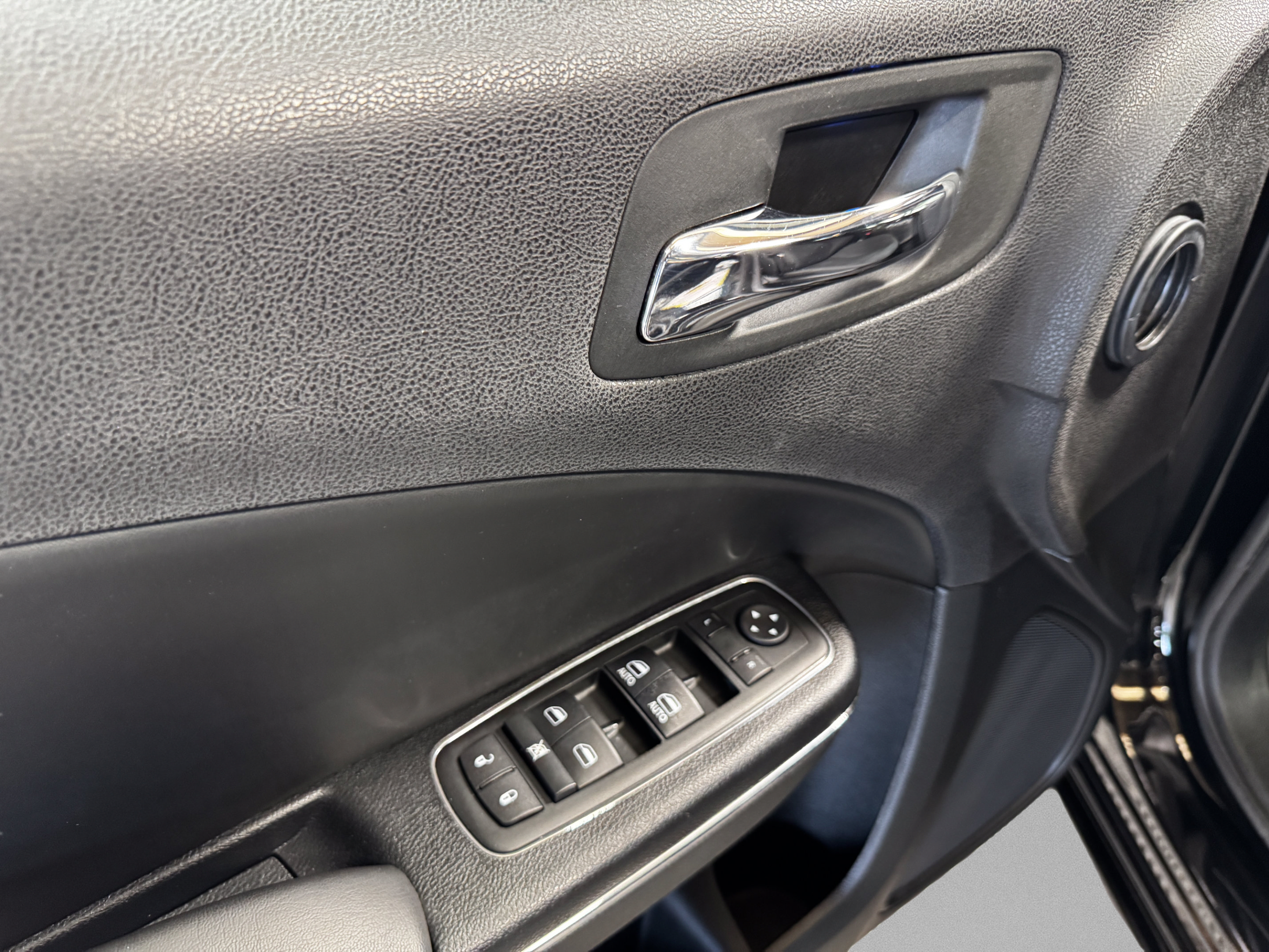 Used 2014 Dodge Charger SE RWD image 32