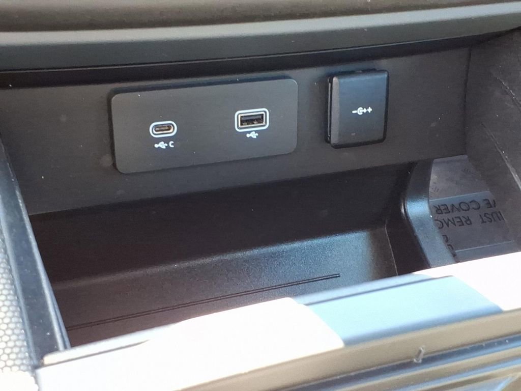 Used 2022 Land Rover Defender 110 X-Dynamic SE image 23