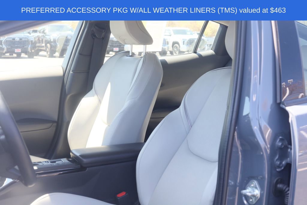 Used 2025 Toyota Prius XLE AWD/4WD image 4