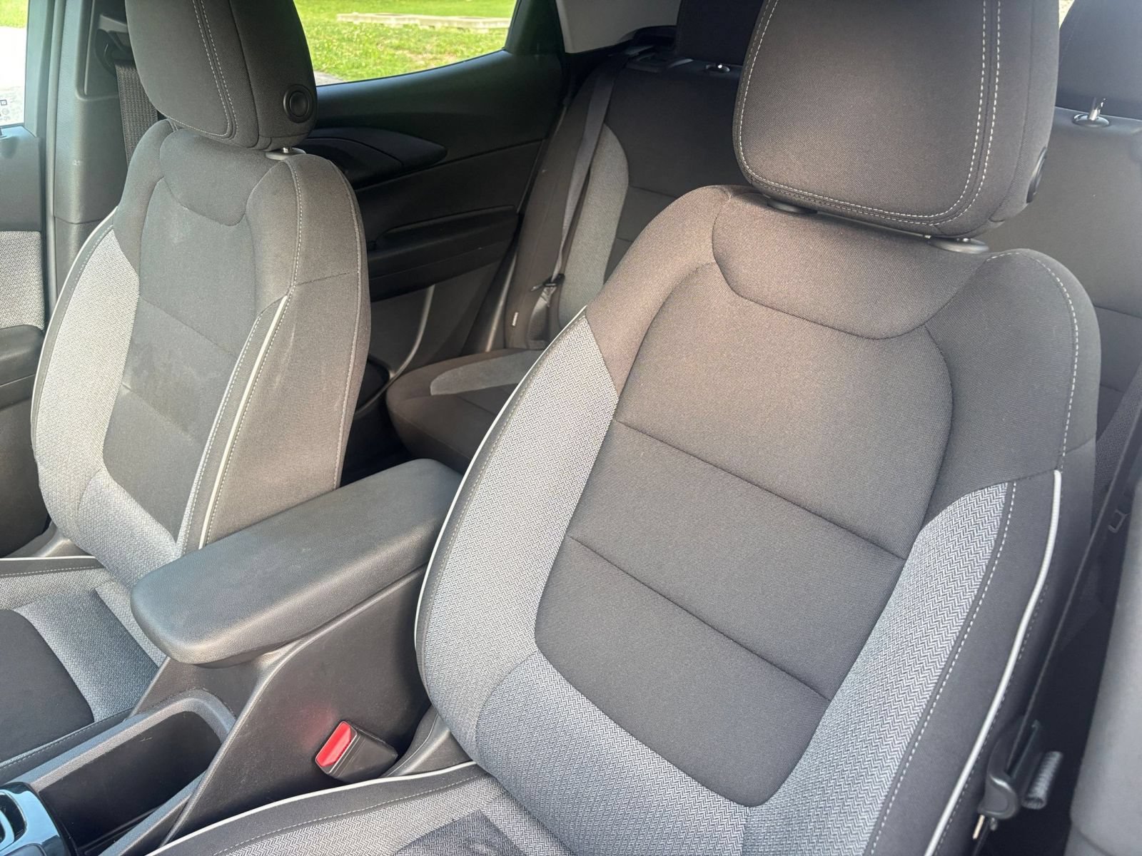 Used 2025 Chevrolet TrailBlazer LT FWD image 30