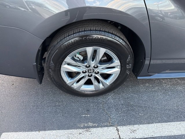 Used 2025 Toyota Sienna Limited image 17