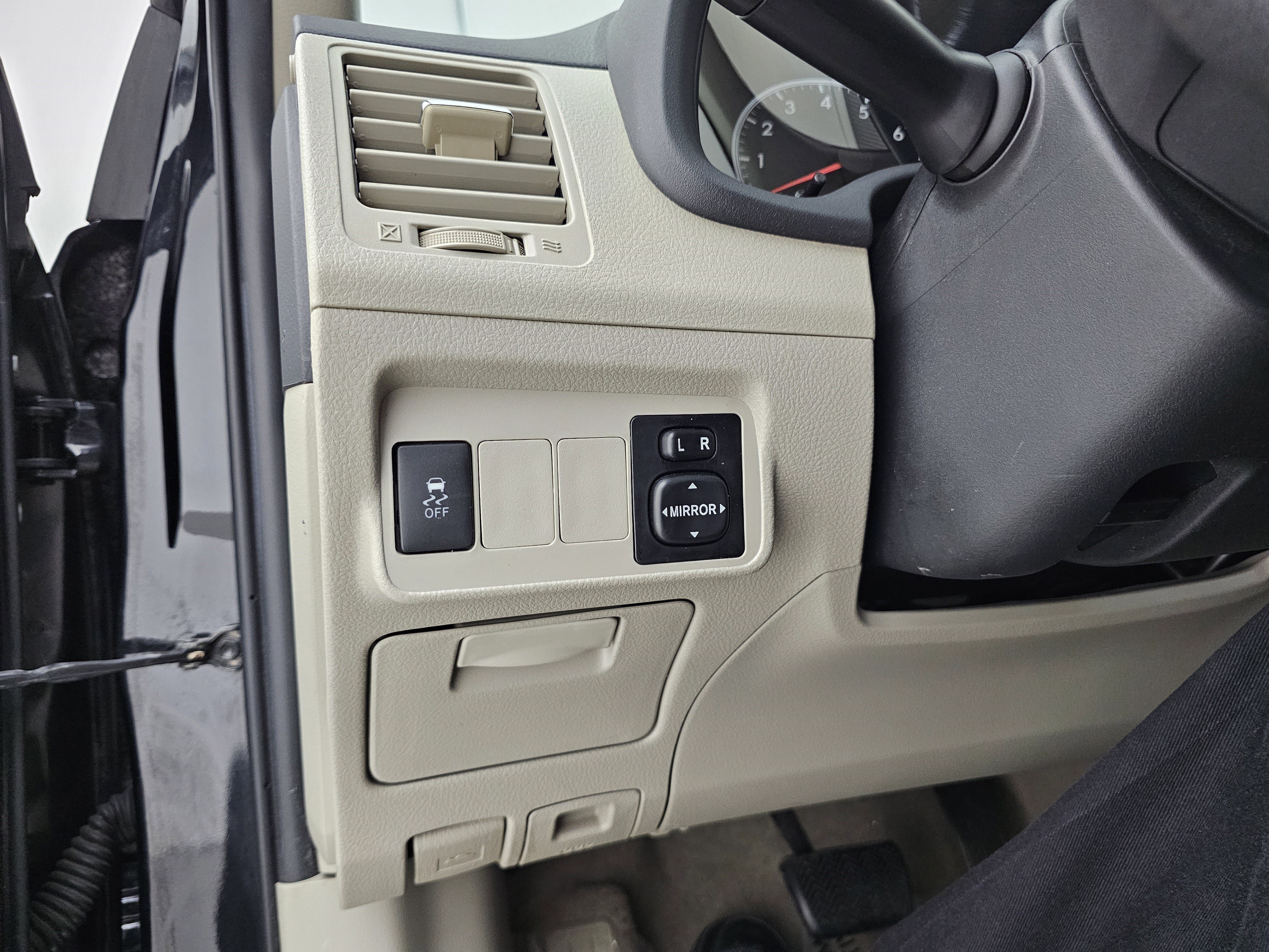 Used 2013 Toyota Corolla LE image 8