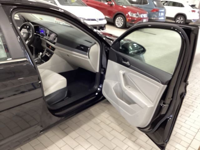 Used 2024 Volkswagen Jetta SE image 11