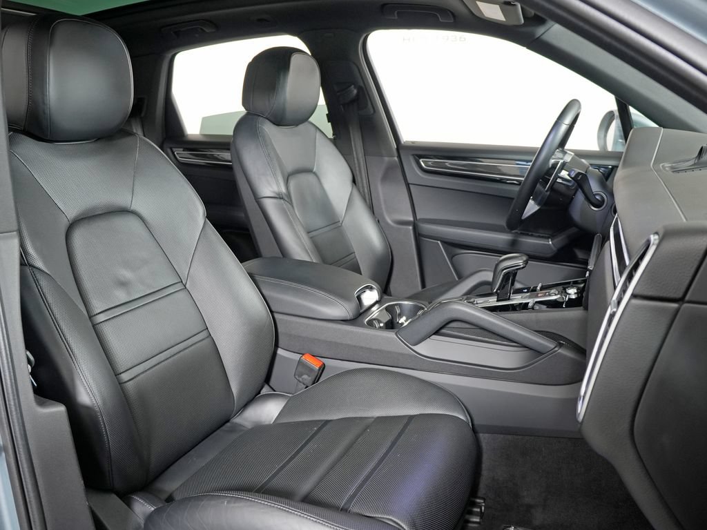 Certified 2023 Porsche Cayenne AWD/4WD image 41