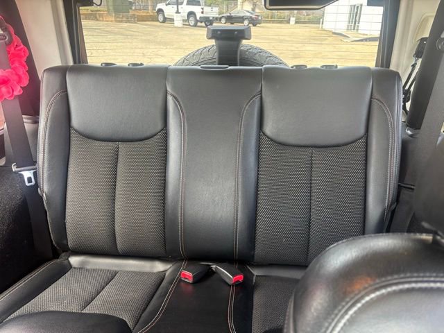 Used 2017 Jeep Wrangler Sahara image 16