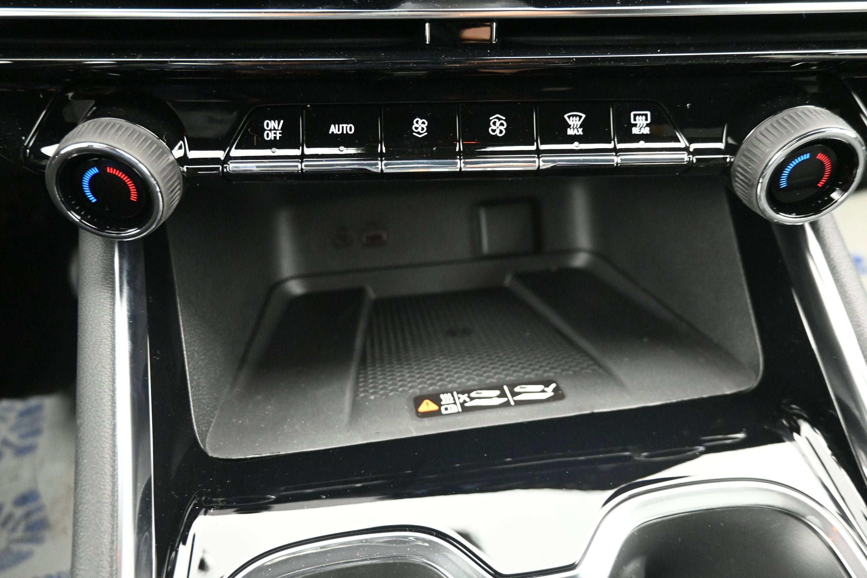 New 2026 Chevrolet Traverse LT w/ Sun and Wheel Package FWD image 16