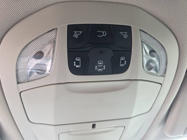 Used 2018 Chrysler Pacifica Touring-L Plus FWD image 36