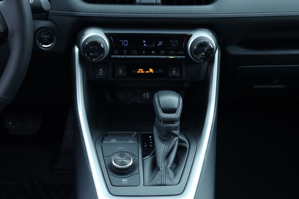 Used 2025 Toyota RAV4 XLE image 25