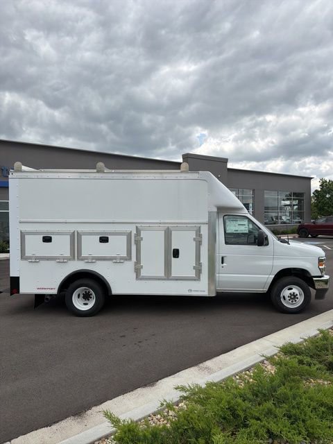 New 2027 Ford E-450 and Econoline 450 Super Duty w/ Power Equipment Group RWD image 2