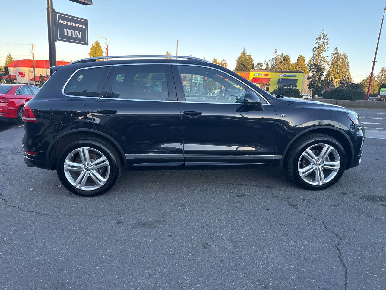 Used 2014 Volkswagen Touareg VR6 image 10