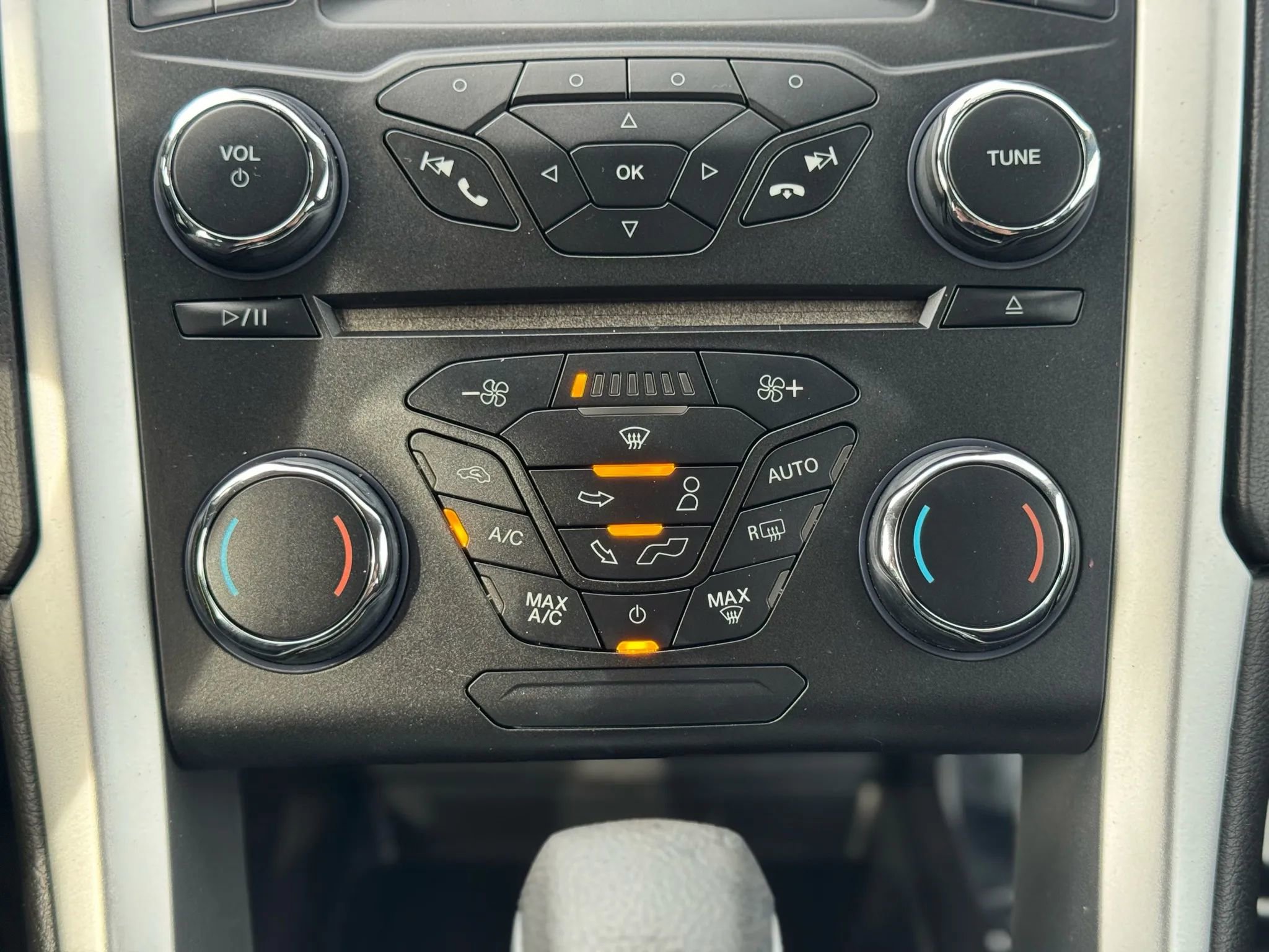 Used 2015 Ford Fusion SE image 30