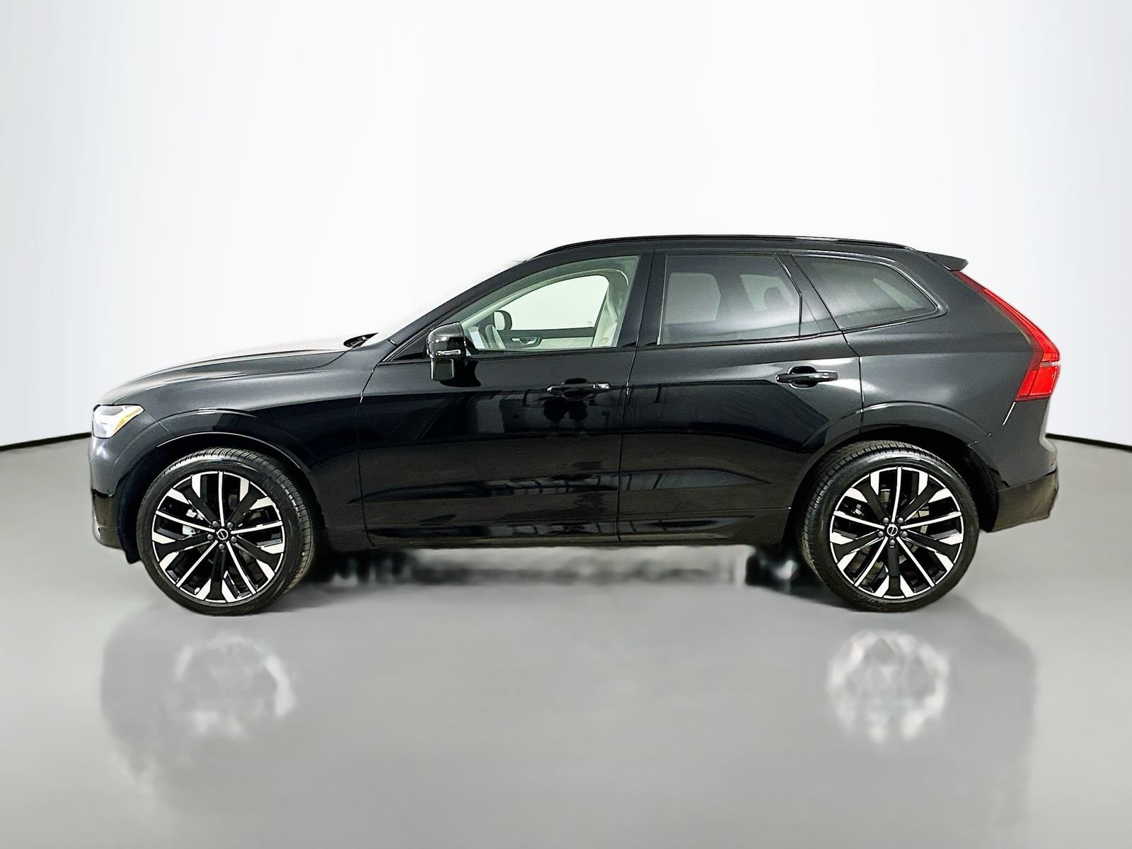 Used 2026 Volvo XC60 B5 Ultra w/ Protection Package Premier AWD/4WD image 8