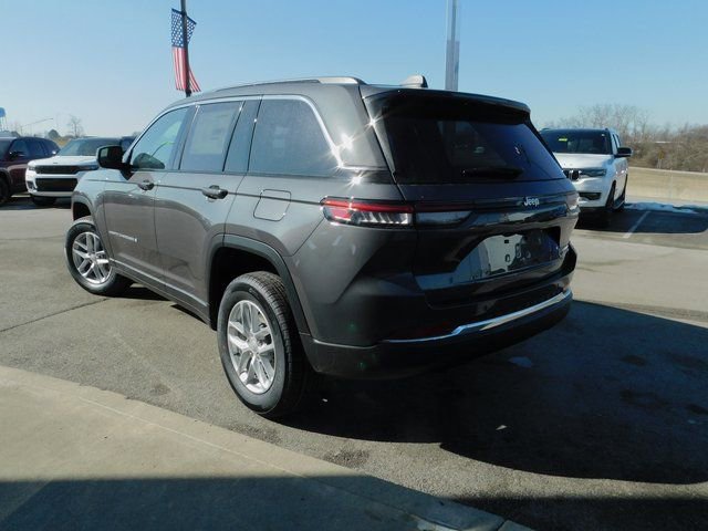 New 2026 Jeep Grand Cherokee Laredo w/ Trailer Tow Package image 23