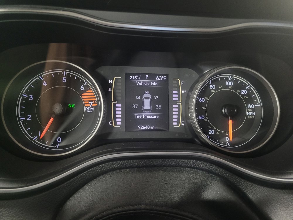 Used 2019 Jeep Cherokee Latitude w/ Popular Appearance Group FWD image 23