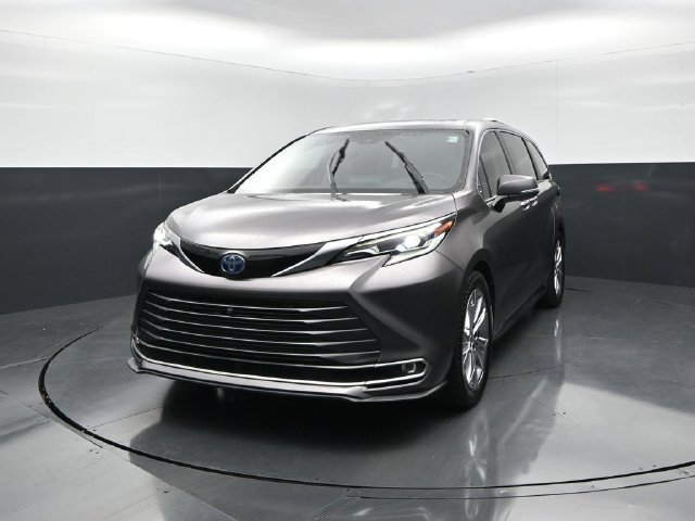 Used 2022 Toyota Sienna Platinum FWD image 4