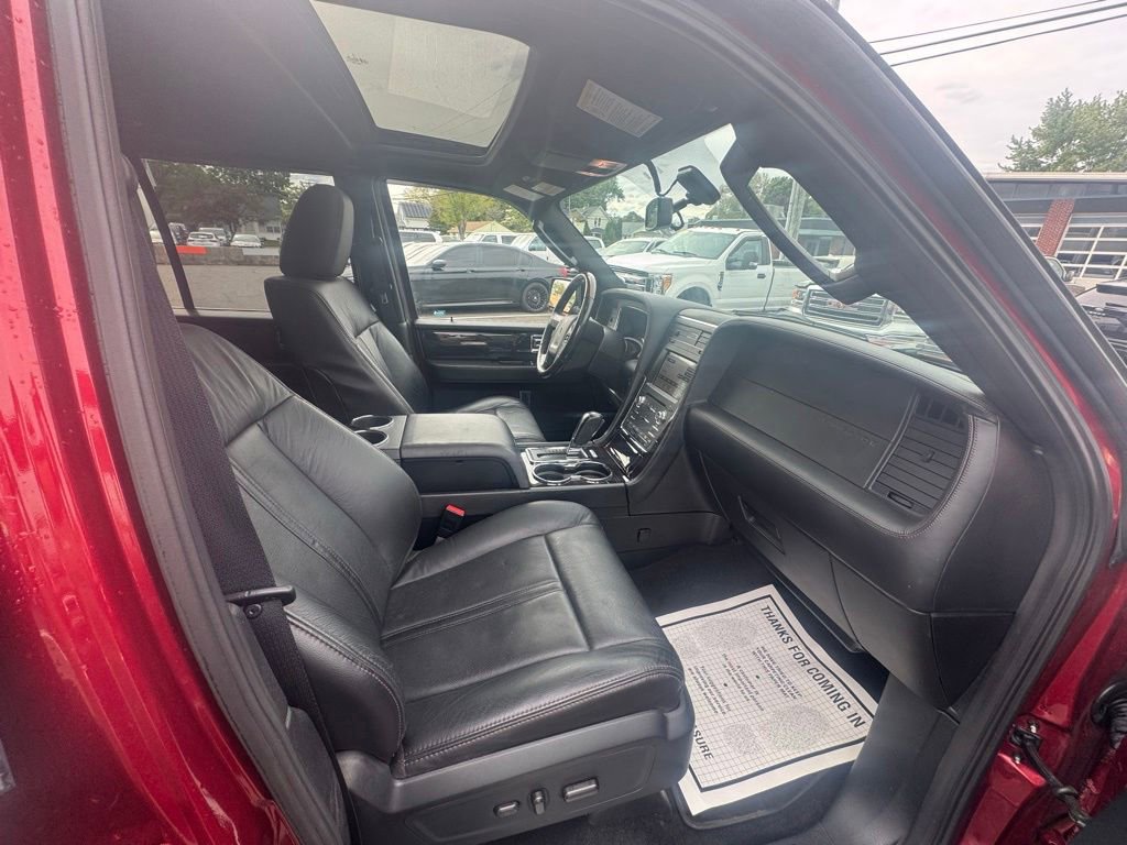 Used 2017 Lincoln Navigator Reserve AWD/4WD image 25