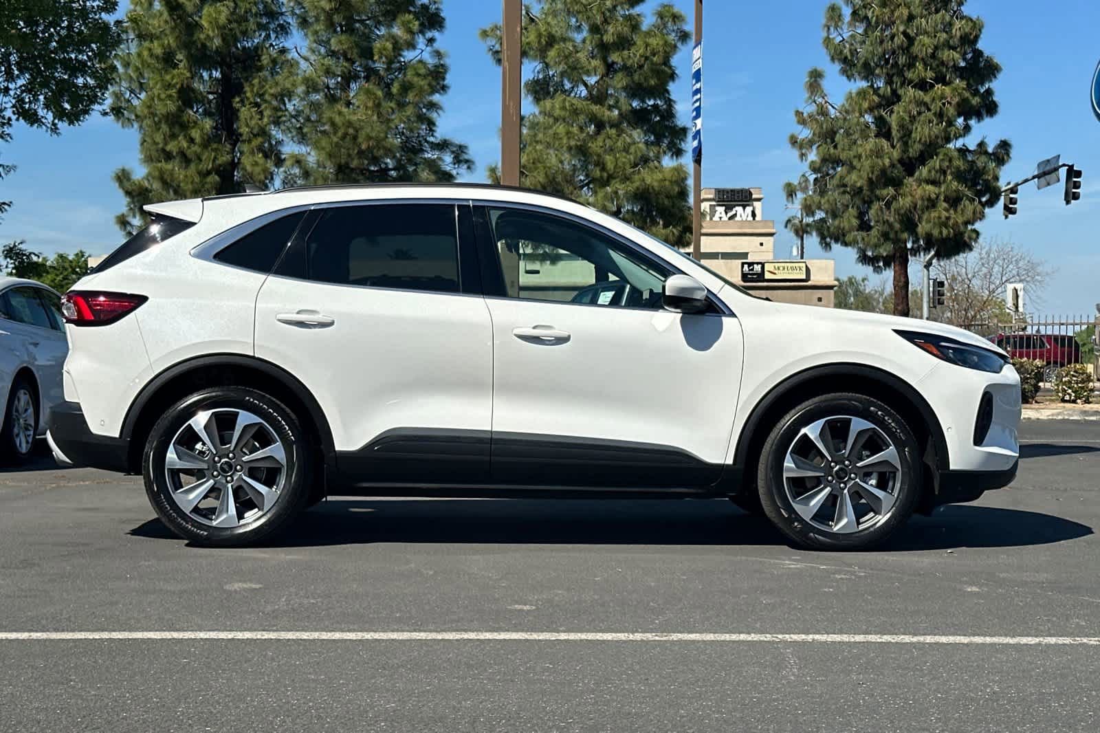 Certified 2024 Ford Escape Platinum w/ Premium Technology Package image 8