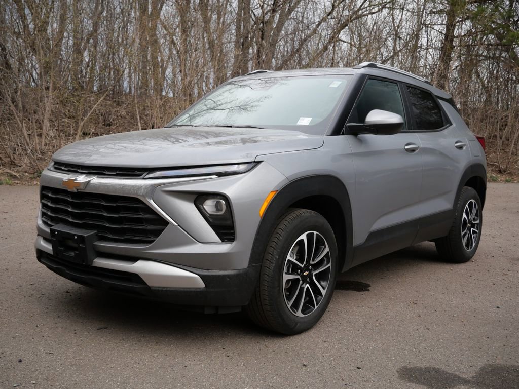 Used 2025 Chevrolet TrailBlazer LT AWD/4WD image 3